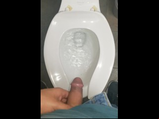 奇诺舔公共厕所小便花了一段时间尿
