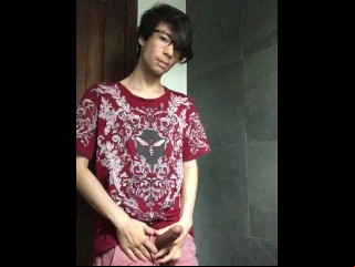 躲在浴室里炫耀我的鸡巴