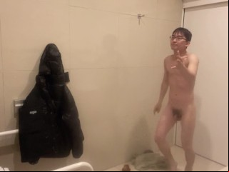 素人　高校生　顔出しストリップショー　全裸で踊ってみた　激しさとセクシーさを出して踊ってみる　千本桜